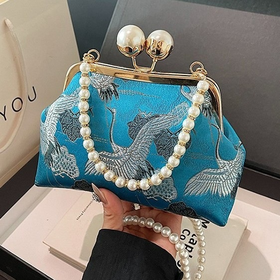 Luxury Chinese Style Embroidered Handbag With Pearl Clasp For Women_voghion.com