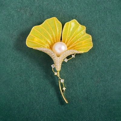 Golden Ginkgo Leaf Brooch High-end Female Temperament Pearl Enamel Corsage Niche Design Sense Pin Suit Accessories (Yaxa sancaqları) - gradient-yellow-ginkgo-leaf-brooch