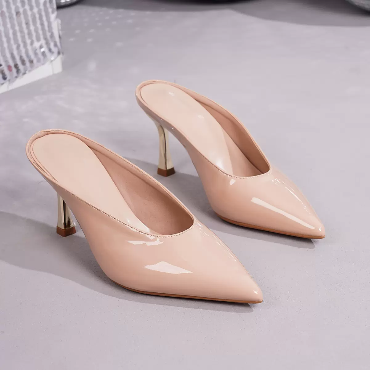 欧美风亮面漆皮跨境女鞋高跟拖鞋时尚裸色时尚百搭夏季潮款低跟