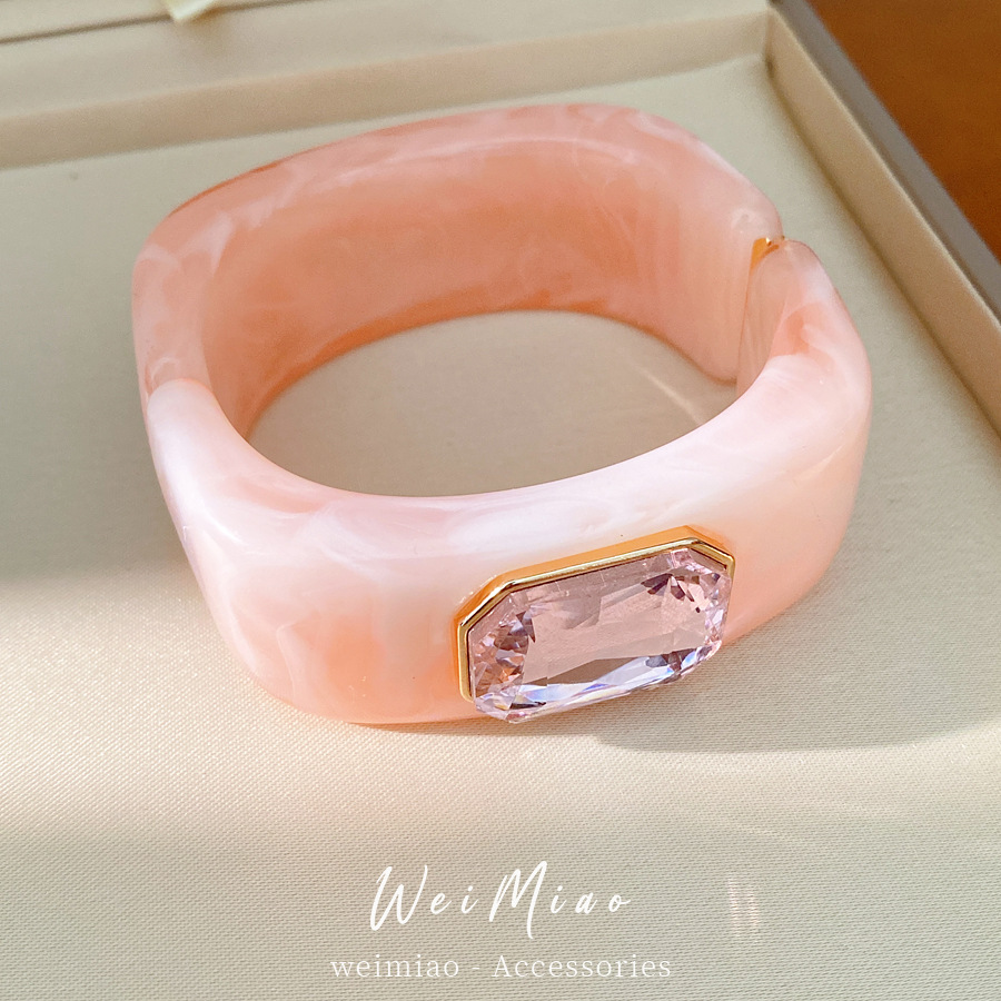 Brazalete de abertura cuadrada de resina de diamante estilo europeo y americano personalidad exagerada pulsera ligera de lujo nicho alta sensación de joyería mayorista