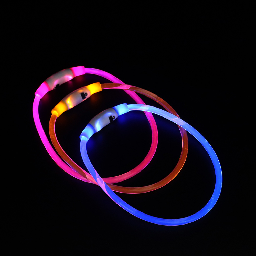 El collar luminoso para mascotas se puede cortar con apertura luminosa USB. Accesorios para perros. Decoraciones de babero para gatos.