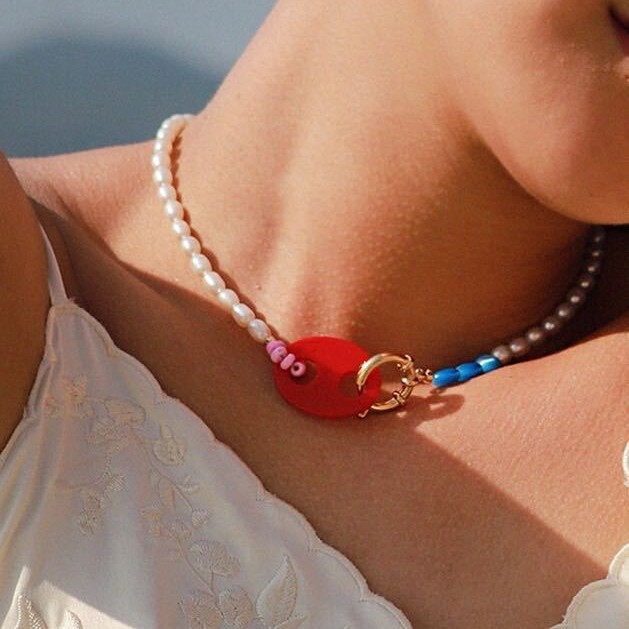 Small design red necklace heart-shaped from pearl