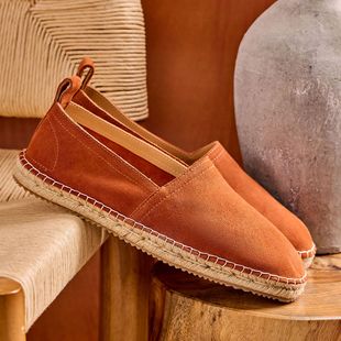 һ�����l�͹ŷ���Ь�ļ��͎�Ӣ����Ƥ�ݾ�ϵ��ʽ�����e��Ƥ�O��Ь