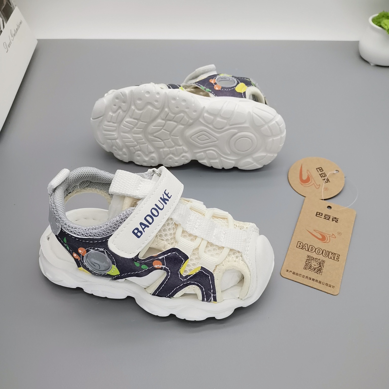 Sandalias de punta cerrada para niños Bacoduo 2026, nuevas, antideslizantes, con suela suave, de secado rápido, para verano, deportivas, para la playa.