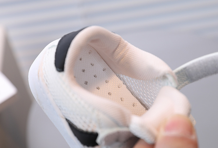 Barnbrädegalleria vit port hane och hona gående babyhacka, pring/sommar 2023 urholkad ingle meh_voghion.com