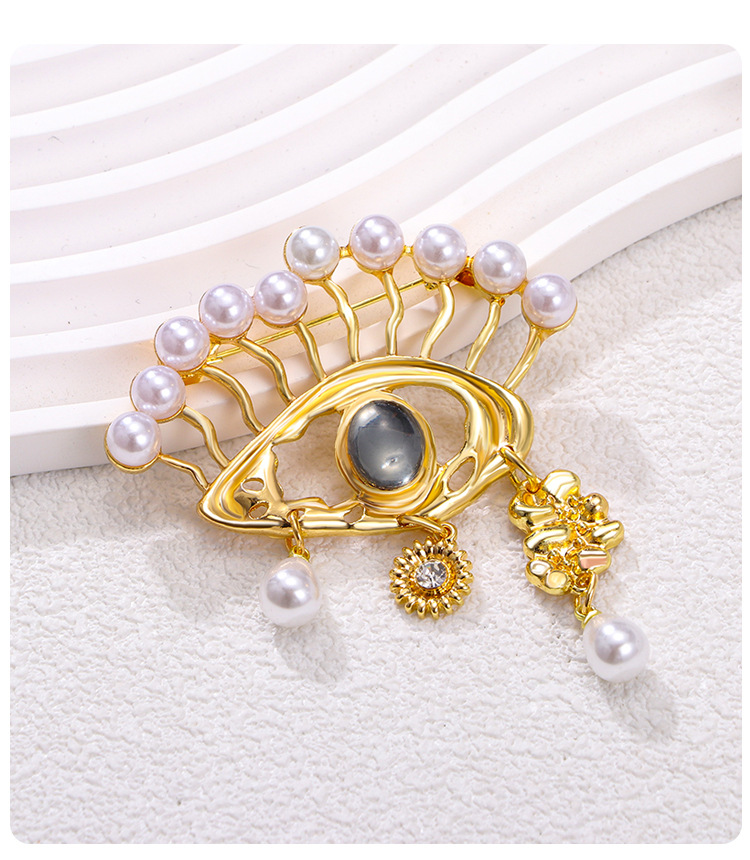 Retro Classic Style Devil's Eye Zinc Alloy Plating Women's Brooches display picture 2