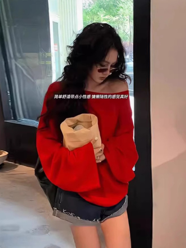 ドーパミンの赤い肩は肩を露出してゆったりしています。日焼け止めの長袖tシャツは韓国系の雰囲気感があります。|undefined