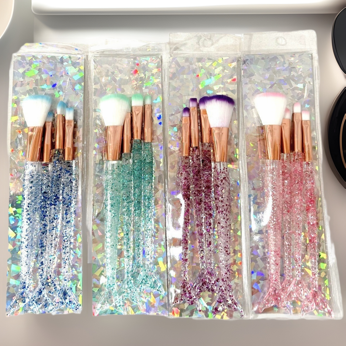 Spot al por mayor cuatro cepillo de maquillaje de cola de pescado conjunto de cepillo de cristal mango cepillo de pelo suave brillante herramienta de maquillaje láser