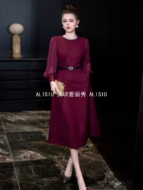 女式马甲;女式衬衫;连衣裙