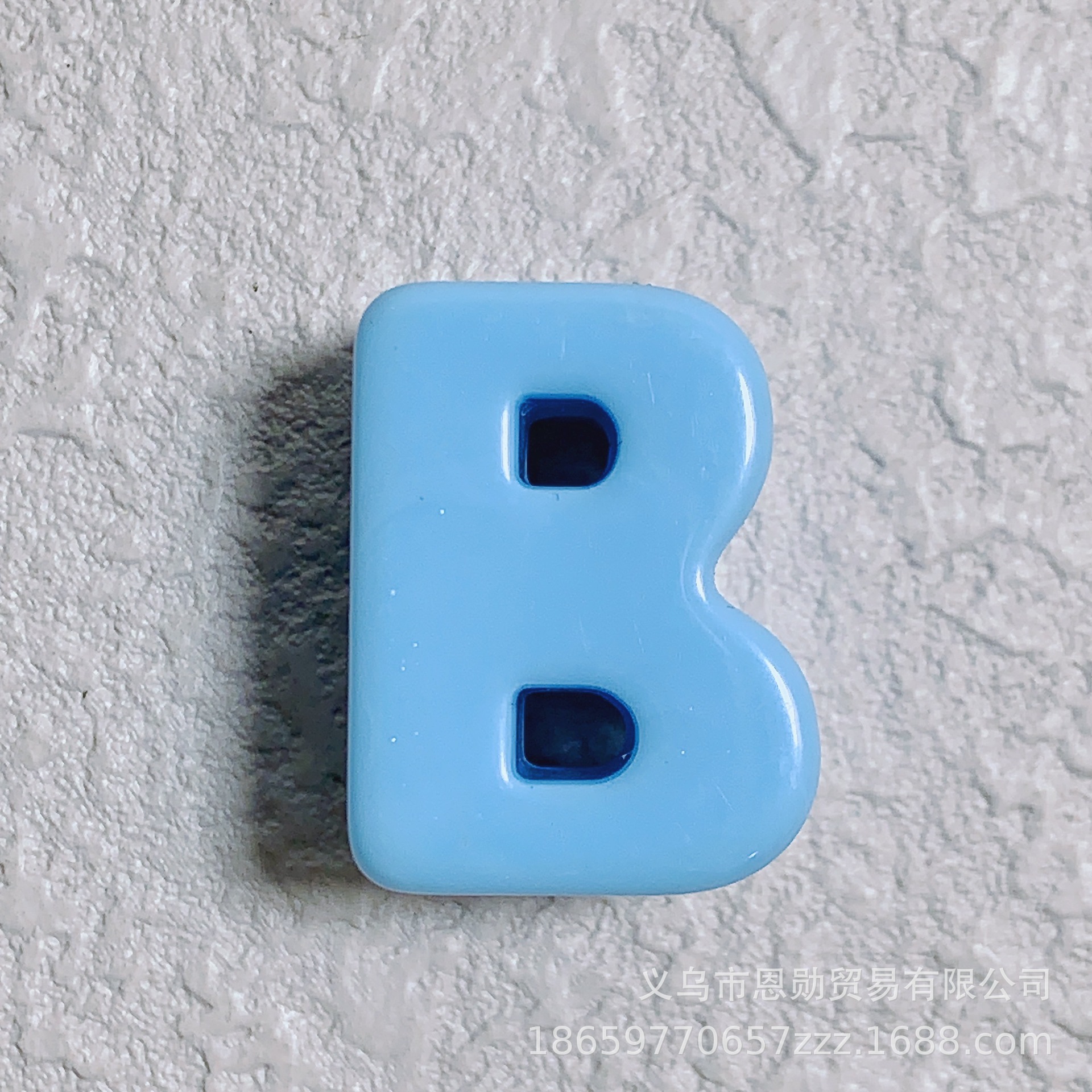 B (light blue)