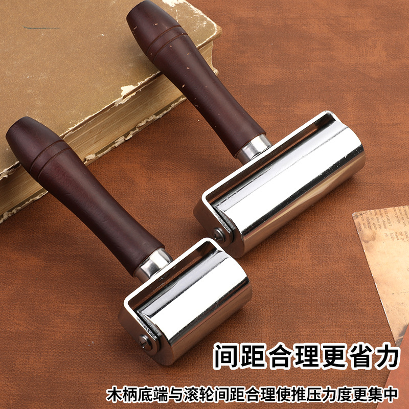 Original mango de madera rodillo rueda de empuje rodillo herramienta de prensado de cuero rodillo de borde oscuro borde grande rodillo de hierro