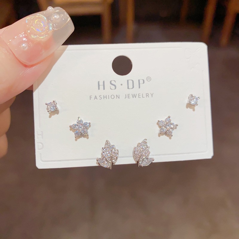 S925 aguja de plata micro incrustaciones de circón pendientes cortos pendientes de pelo corto japonés y coreano elegante todo-fósforo simple conjunto de tres piezas pendientes para las mujeres