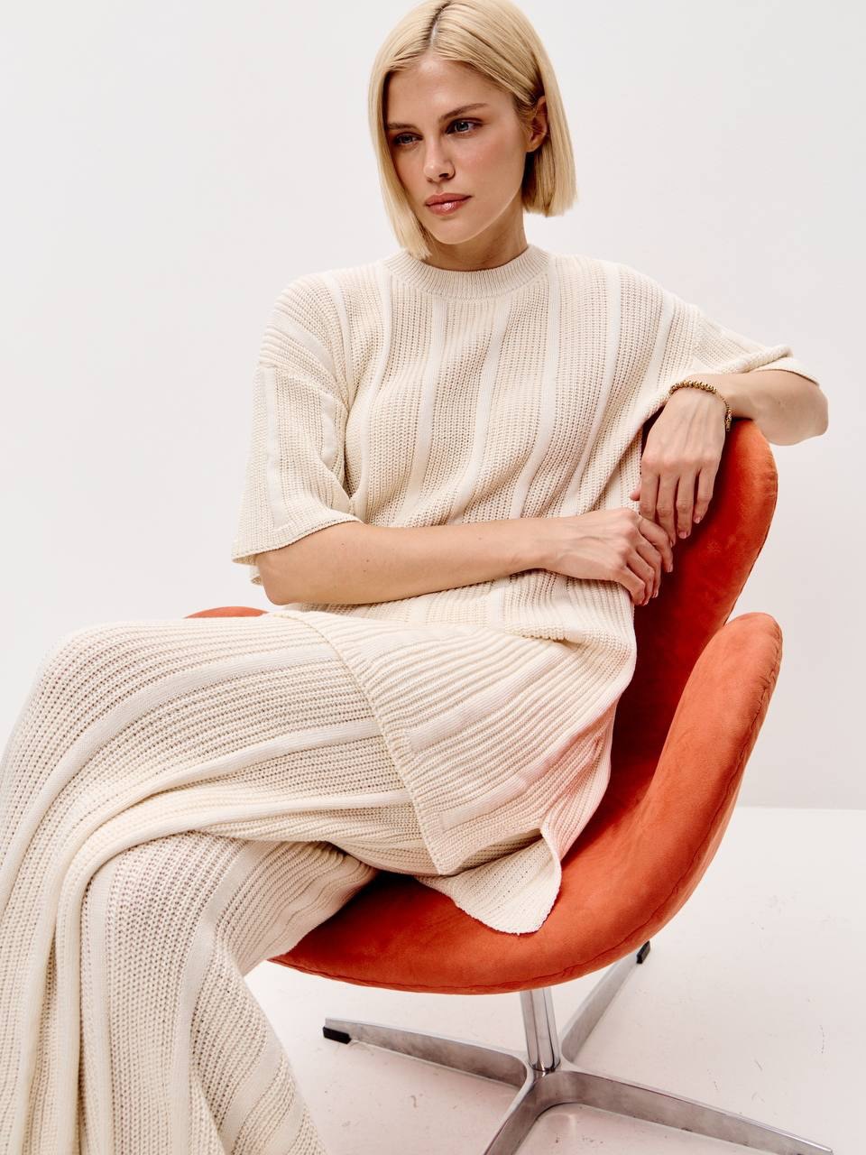 Autumn long knitted sweater for leisure