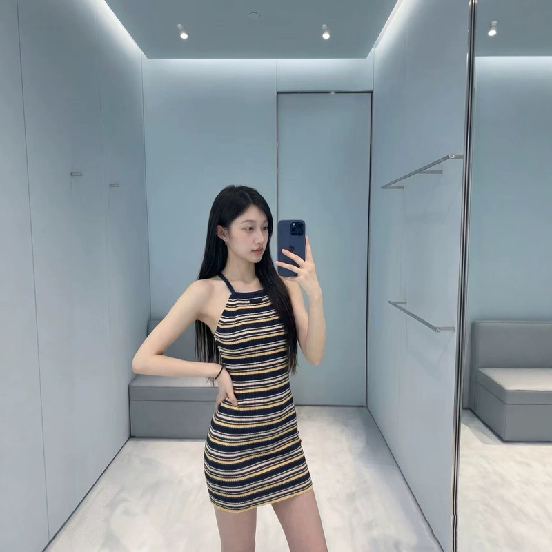 New Miu Series Launched: High-End Fashion Brand 26 Summer Fashion Pure Desire Style Striped Color-Blocking Knit Camisole Dress