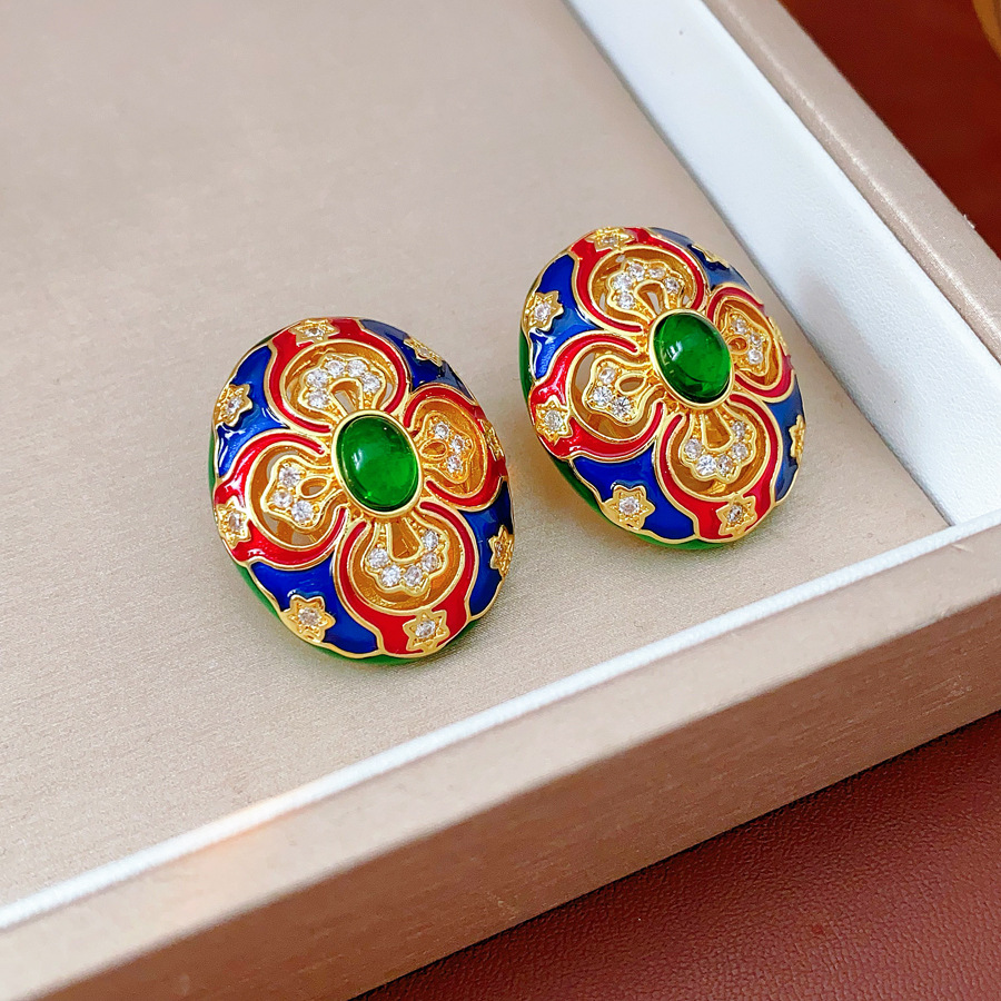 Conjunto de joyería vintage medieval Pendientes ovalados de circón de color chapado en oro real Collar de anillo de sentido avanzado