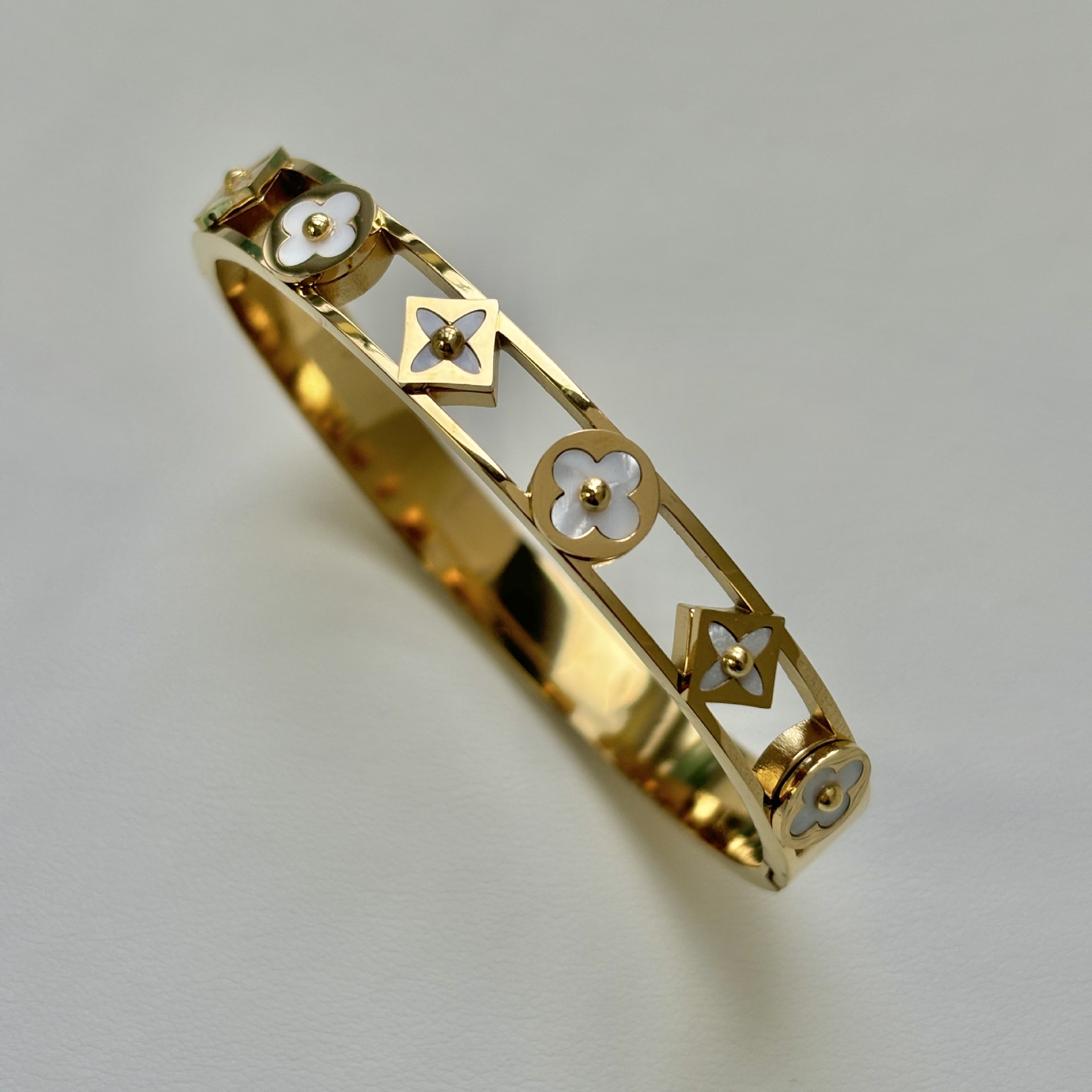 Flower hollow old flower bracelet