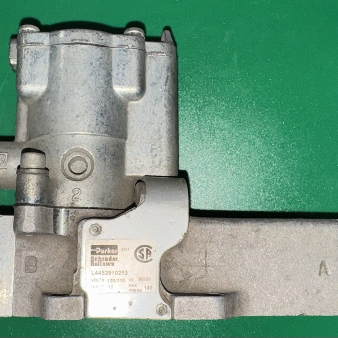 Parker L4452910253 电磁阀 120V Schrader 波纹管