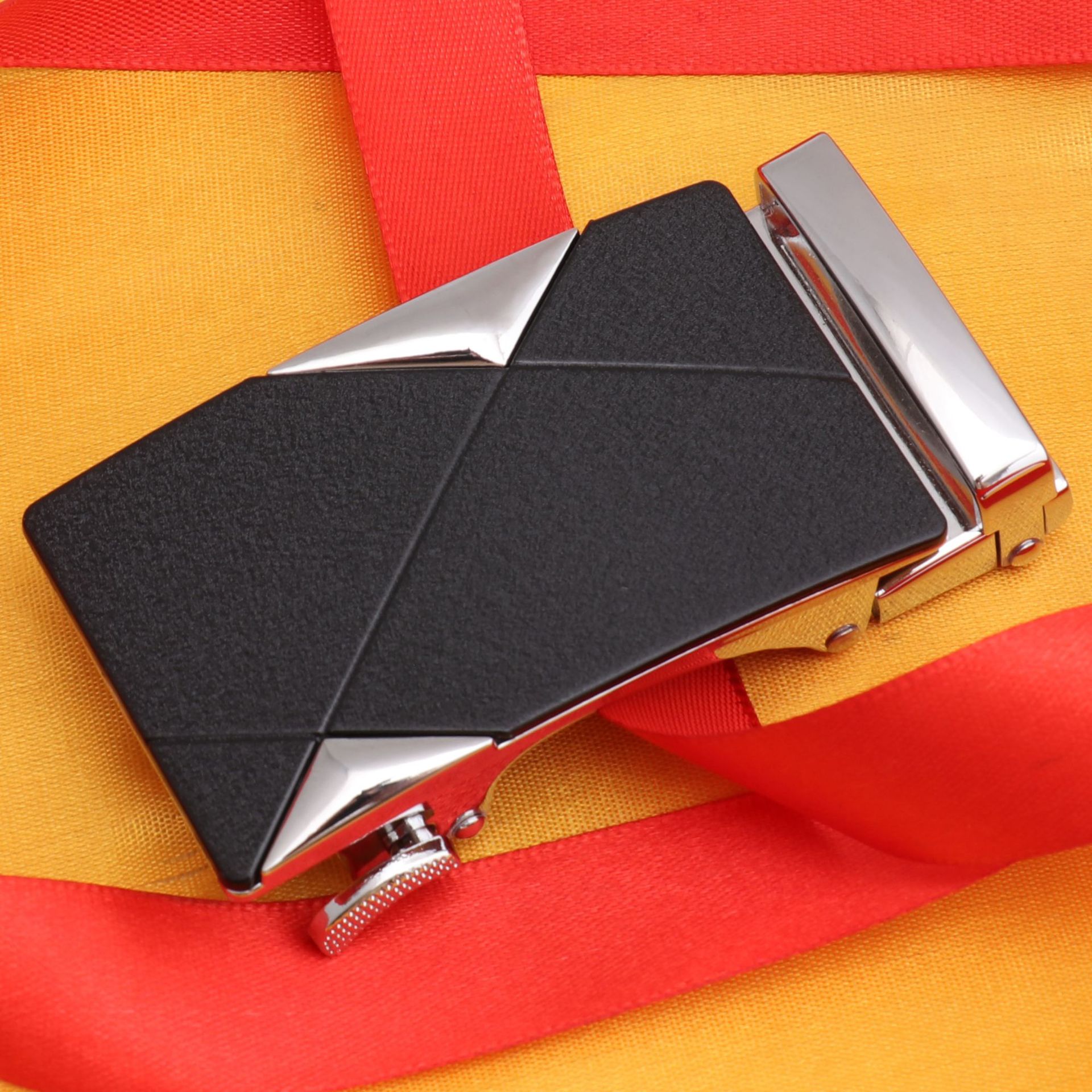 Hongsheng fábrica 4,0 primavera cinturón hebilla automática hebilla esmerilado hebilla de cinturón de los hombres Aleación de superficie negra hebilla de dos piezas