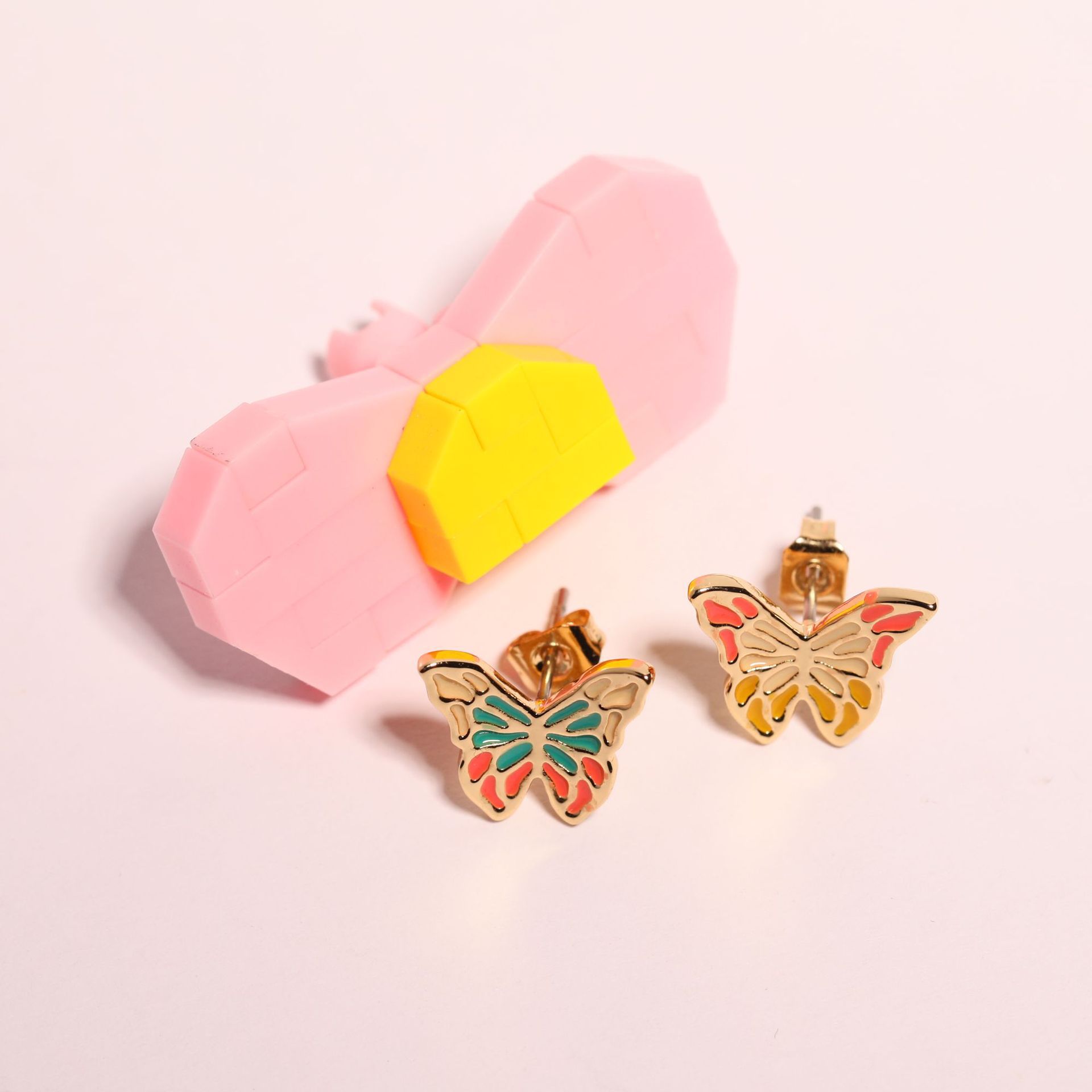 Pendientes con Diseño de Mariposa Exagerado, Estilo Artístico
