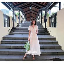 南油度假风女装2025夏设计感法式甜美抽褶重工刺绣白色度假连衣裙