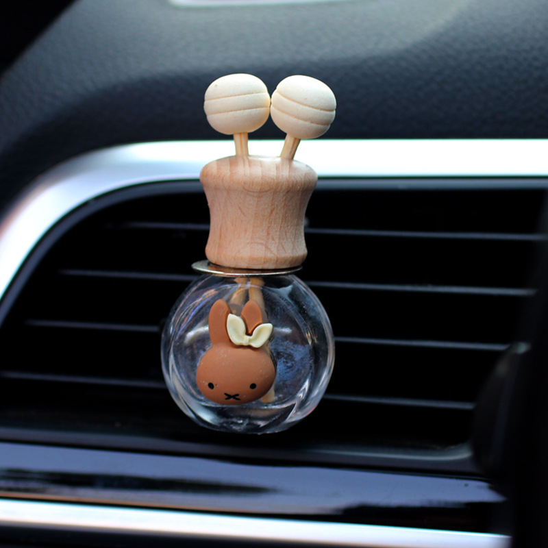 Salida de aire de perfume de coche, dibujos animados, celebridad de Internet, botella de aromaterapia de coche, clip de aire acondicionado, accesorios de coche, bowknot tembloroso