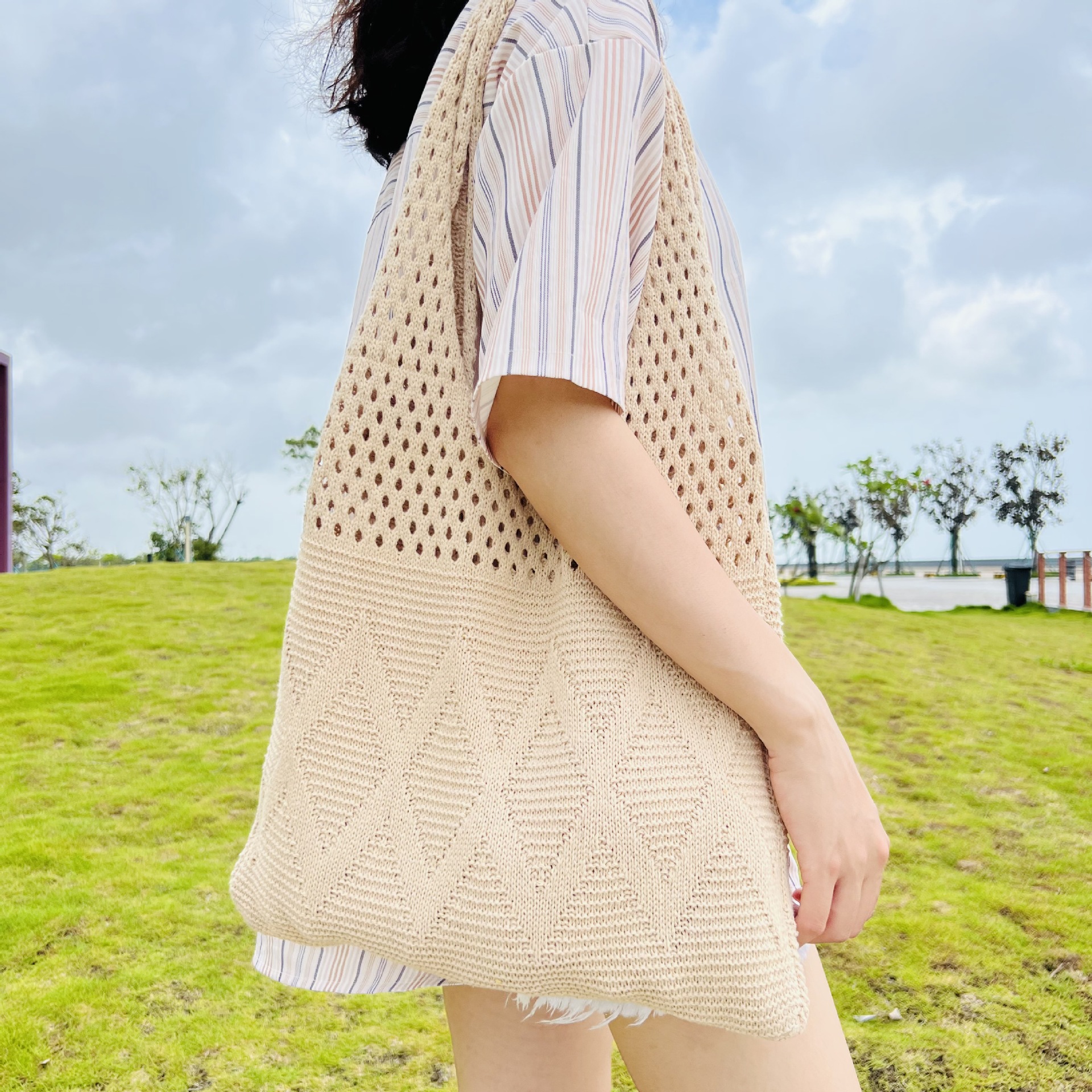 Women's Medium Polyester Solid Color Basic Square Open Shoulder Bag display picture 8
