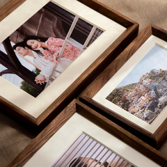 Arrange a black walnut solid wood photo frame to display a 6-inch family portrait photo, then convert it into an 8-inch wedding photo and mount it in a frame to hang on the wall.