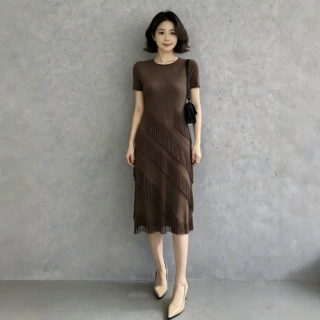 肌理压褶连衣裙斜向流苏圆领短袖收腰显瘦气质长裙褶皱连衣裙