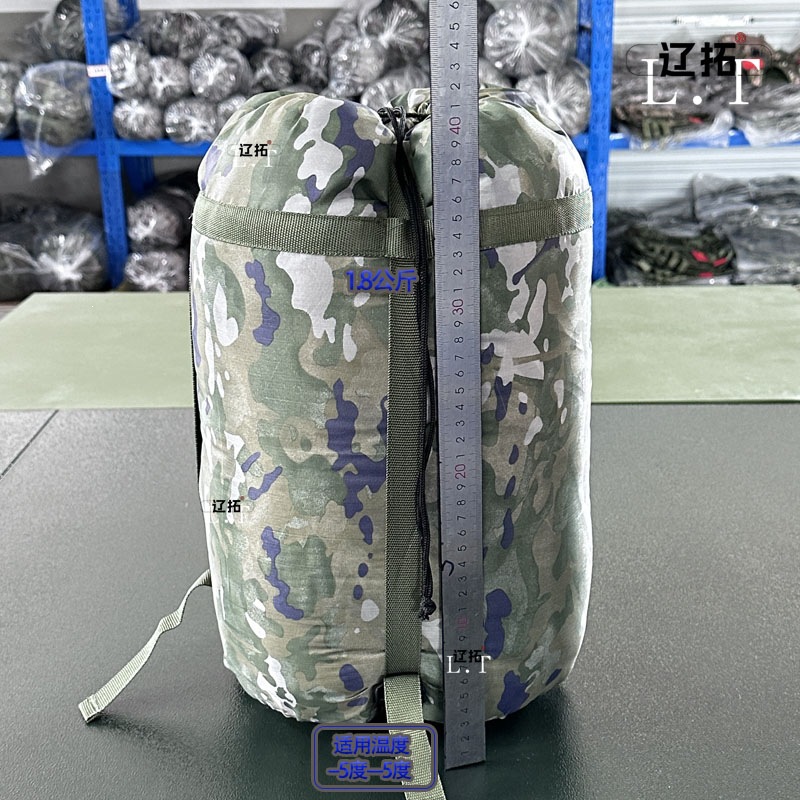 Saco de dormir de camuflaje de campamento de verano campamento al aire libre ligero saco de dormir tipo sobre para adultos a prueba de frío y calor en el campo saco de dormir