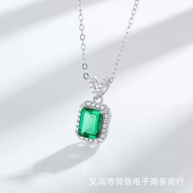 Necklace - Silver V