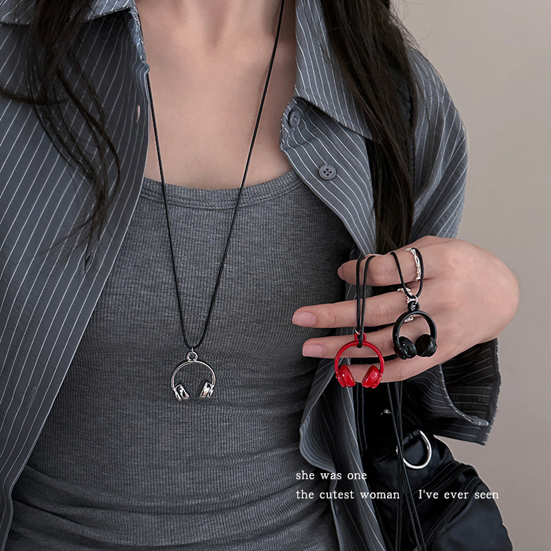 耳机吊坠项链女高级感ins风长款挂脖链仿金属衣服配饰长款毛衣链