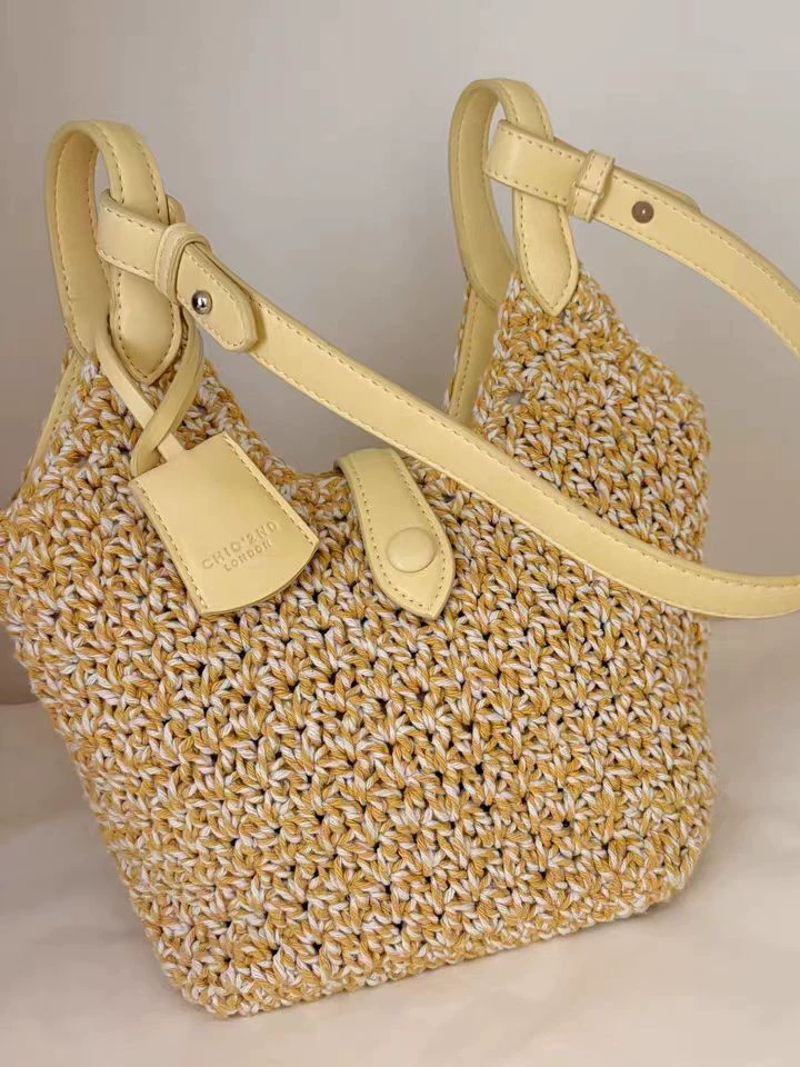 Yellow swan, purse, one-shoulder bag