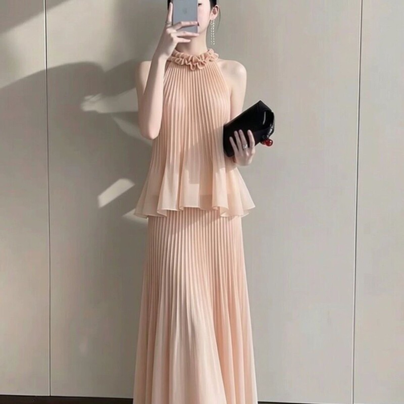 A Unique and Beautiful Set of Women's Spring and Summer Fashionable and Age-Reducing Chanel-Style Lotus Pink Halter Neck Chiffon Shirt and Dress Set A Unique and Beautiful Set of Women's Spring and Summer Fashionable and Age-Reducing Chanel-Style Lotus Pink Halter Neck Chiffon Shirt and Dress Set
