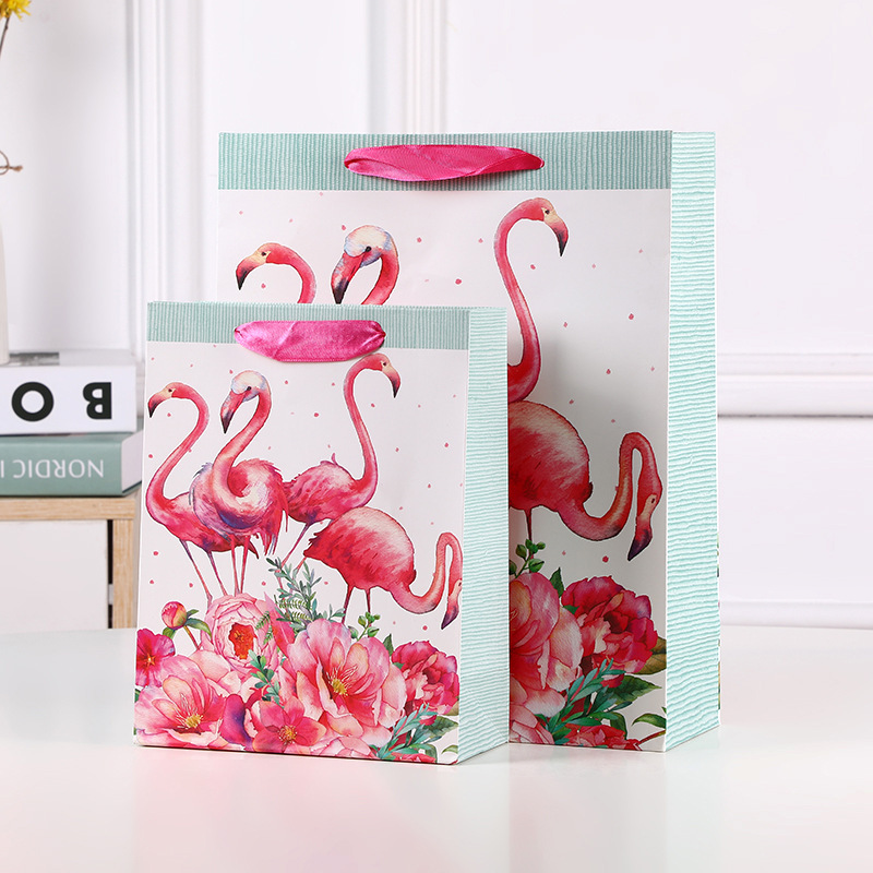 厂家供应新款火烈鸟印花纸袋 可手提大小规格送礼物纸质包装袋