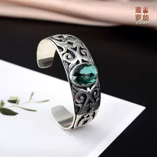 Широкий браслет из серебра 925 с зелёным кристаллом женский
