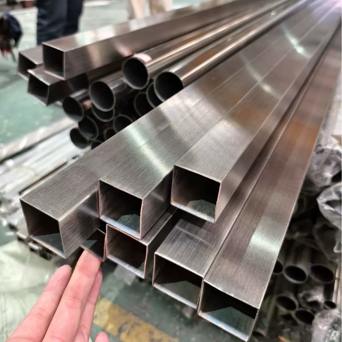 厂家批发304不锈钢钢管 楼梯扶手机械设备不锈钢圆管镜面拉丝焊管