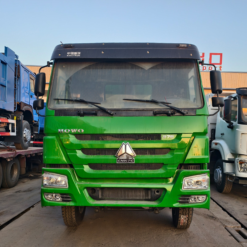 Sinotruk Howo 8*4 Dump Truck for Export, Mining Dual-Axle Engineering Vehicle, 375 Horsepower, Port and Dock Cargo Truck