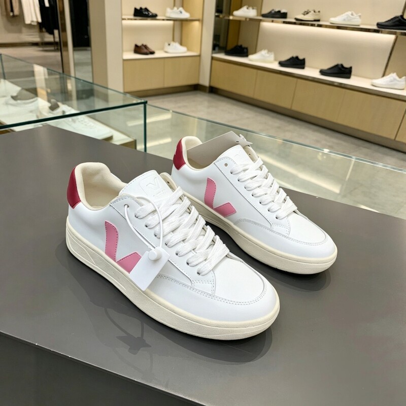 2026 Color-Blocked V-Logo Top-Layer Cowhide Breathable Flat Casual Sneakers Versatile Fashion Trendy Shoes Summer Breathable