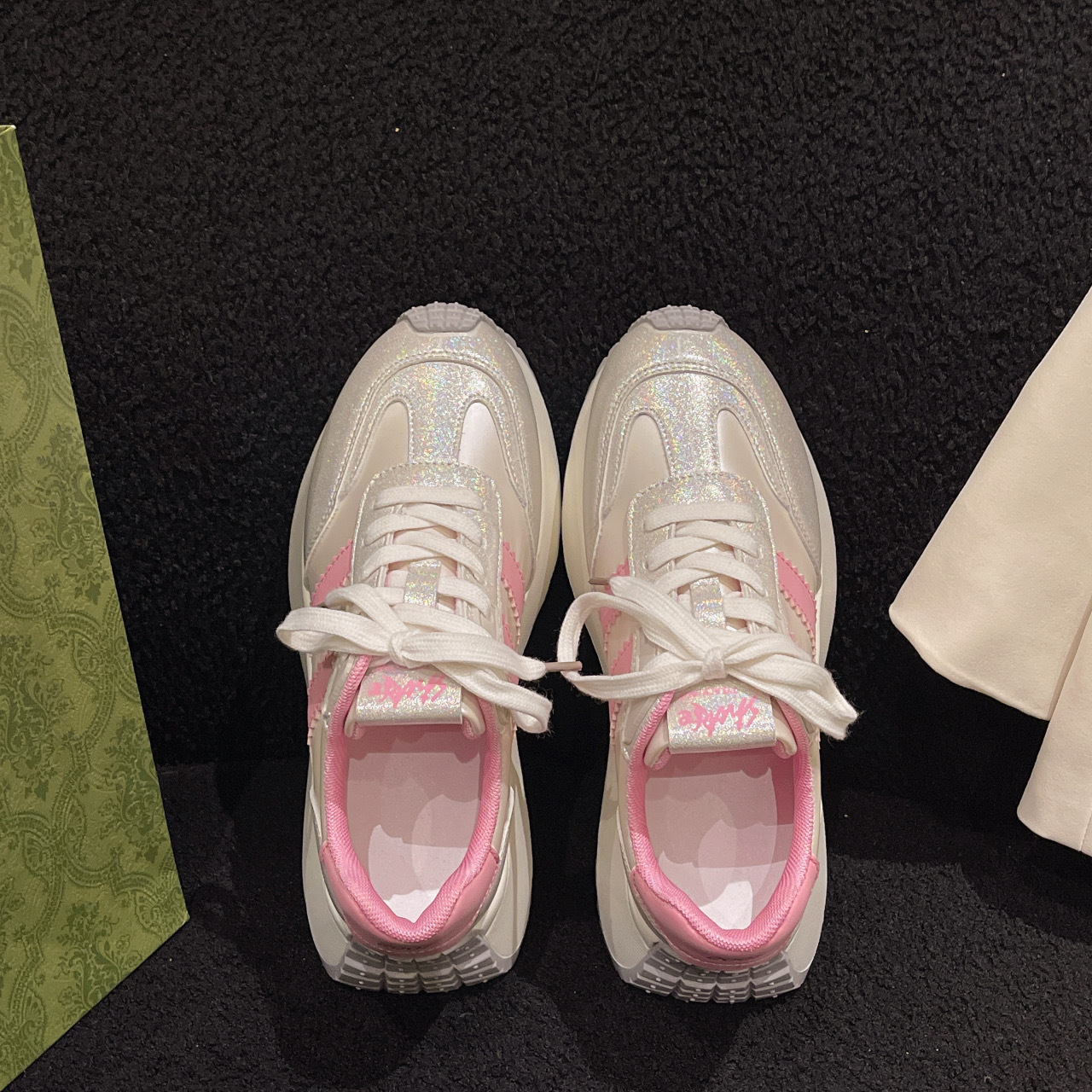 2024 primavera nuevos zapatos altos y pies que muestran los zapatos de papá pequeño zapatos deportivos transpirables de moda para mujer_voghion.com
