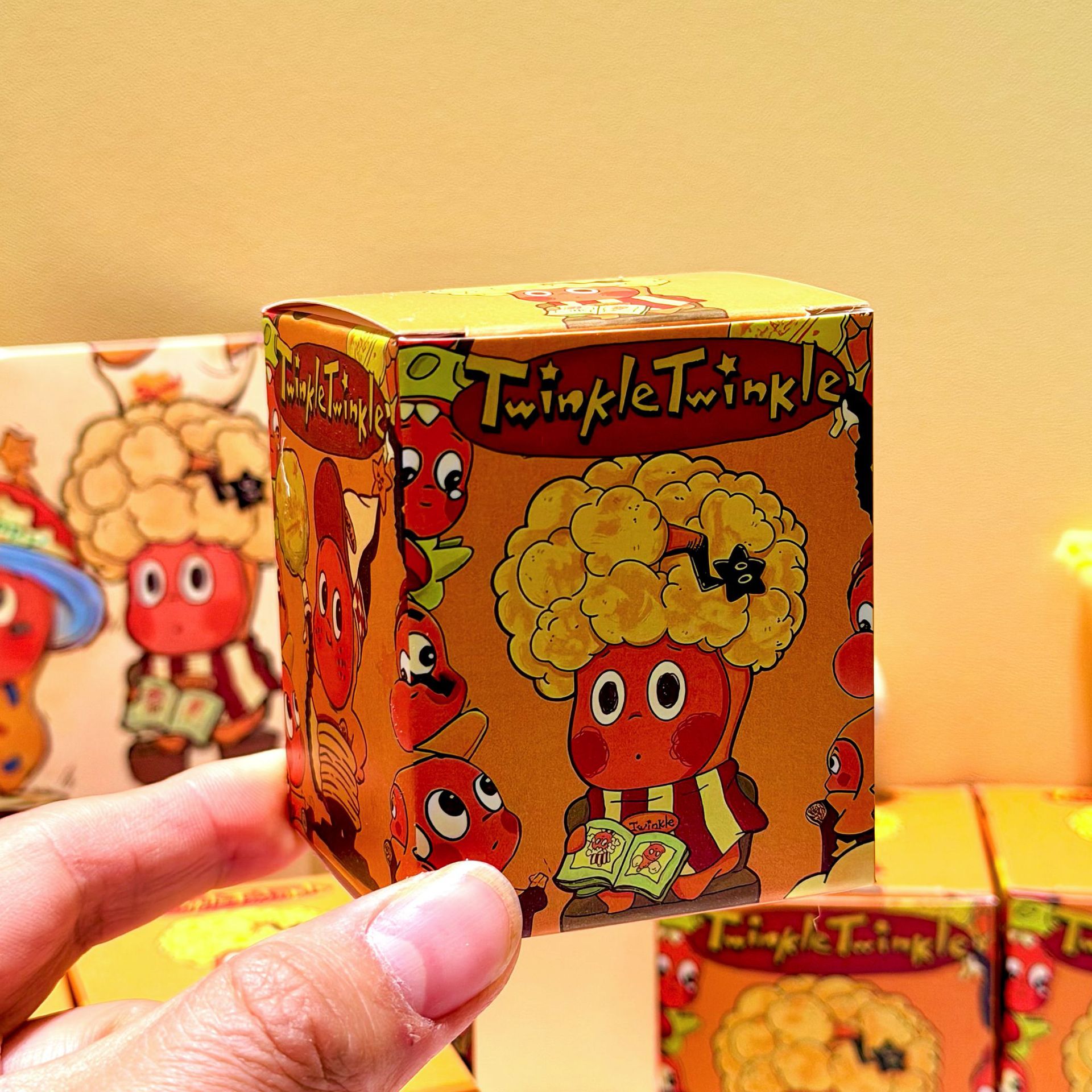 Nuevo tipo de muñeca de estrellas caja ciega de alto valor de cara muñeca de estrellas juegan a mano colgantes agujero le caja ciega sorpresa