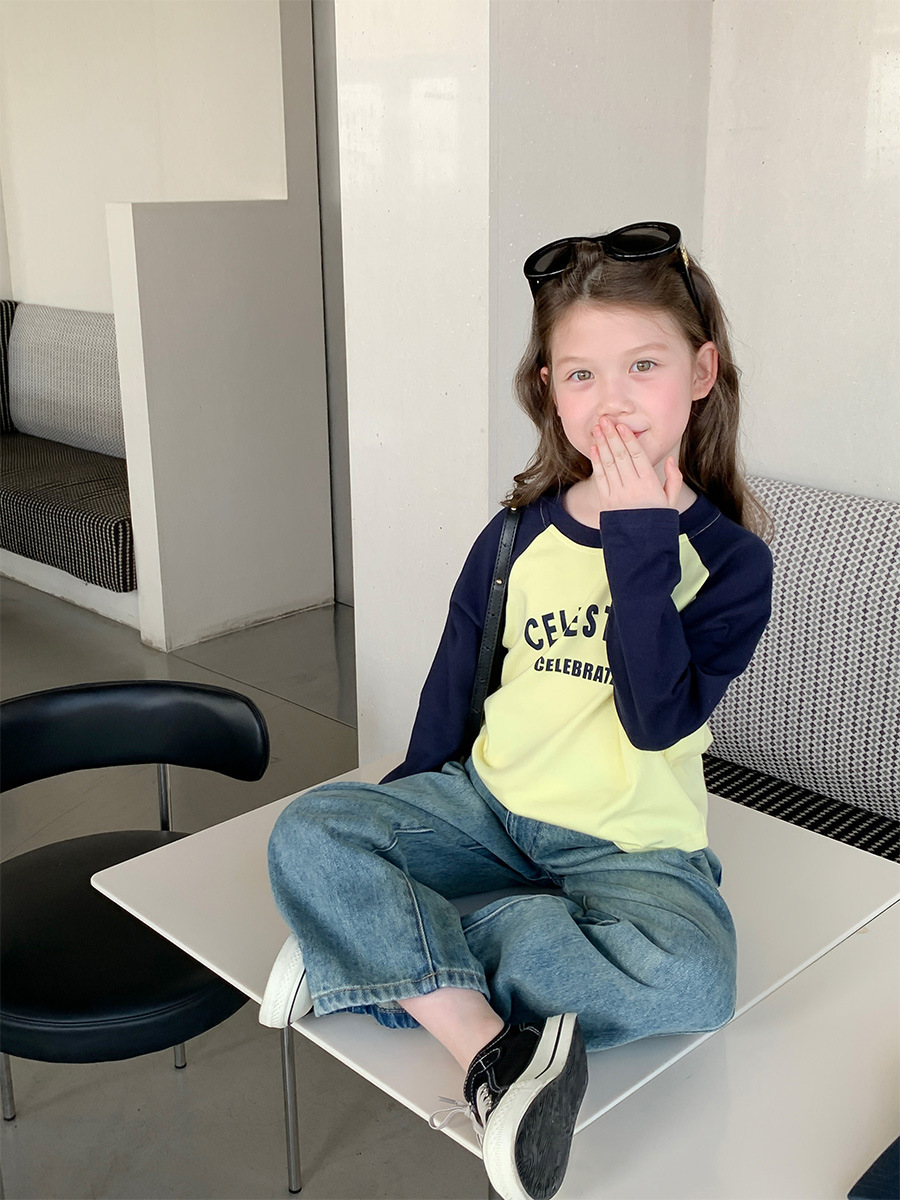 Camiseta de manga larga para niñas, estilo nuevo 2025, camiseta raglán de manga larga para bebés con estampado de letras