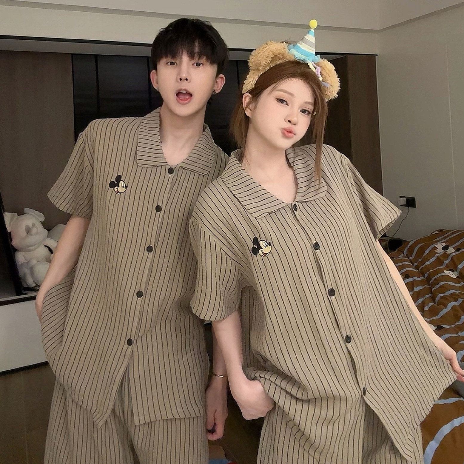 Maillard Cartoon Mickey Couple Pajamas Women's Summer Double-layer Clouds Cotton Yarn Pajamas Short-sleeved Men's Home Clothes