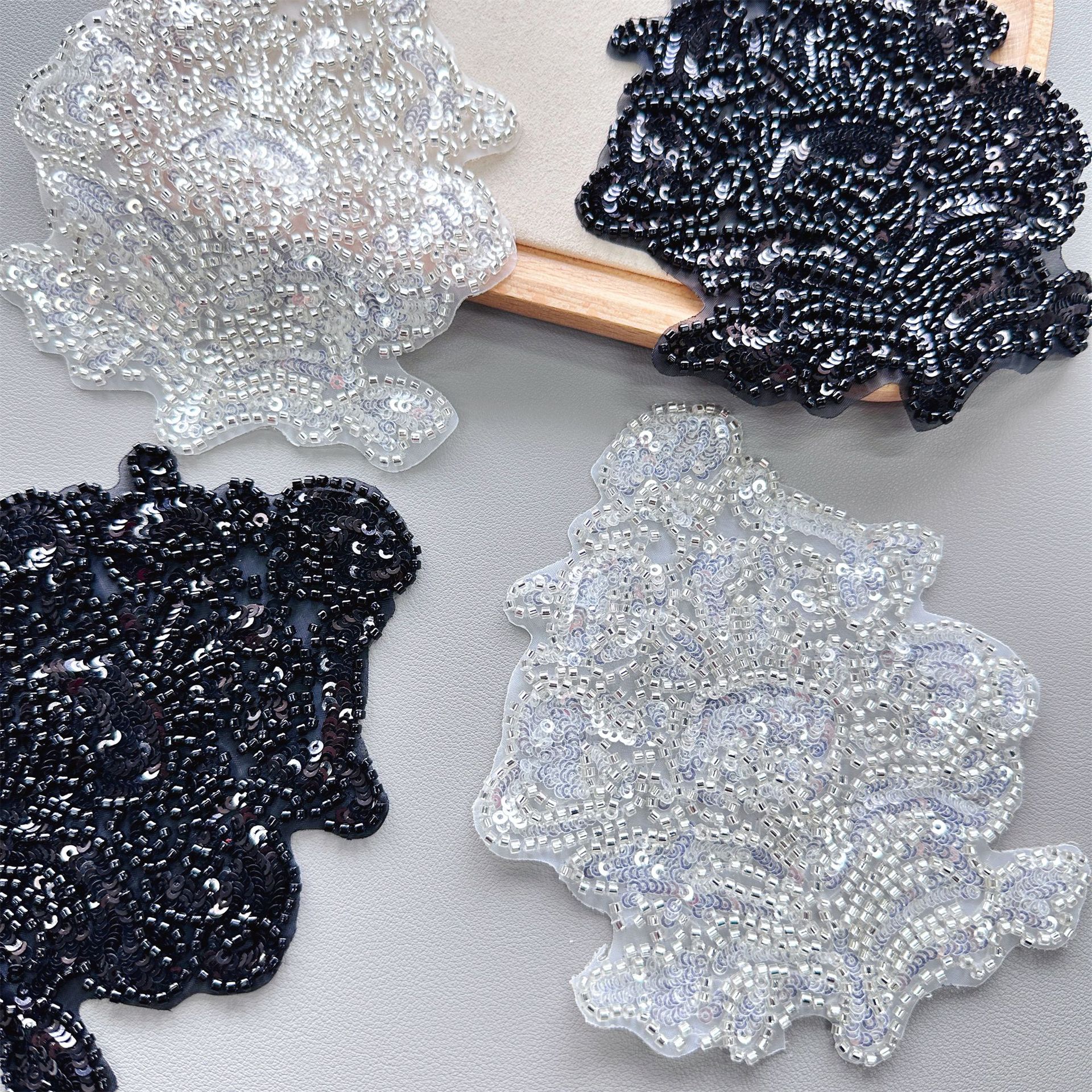 Venta caliente de pegatinas de tela bordadas de malla china, apliques bordados de flores con lentejuelas y cuentas, accesorios simples para ropa, comercio electrónico transfronterizo