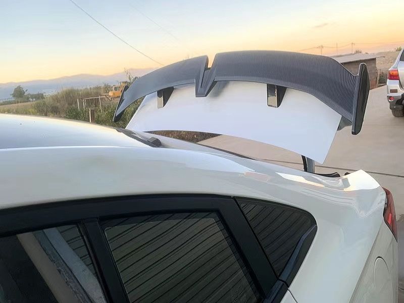Automobile general tail three-compartment non-perforated paste-type aircraft wing brand new large tail moving running wing modification parts