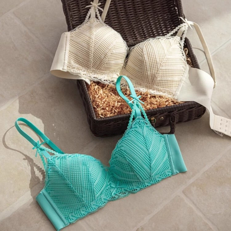 Original French-Style Lingerie for Women with Small Bust, Enhancing and Enlarging, Wireless, Side Breast Collection, Anti-Sagging, Pure and Sensual Lace Design