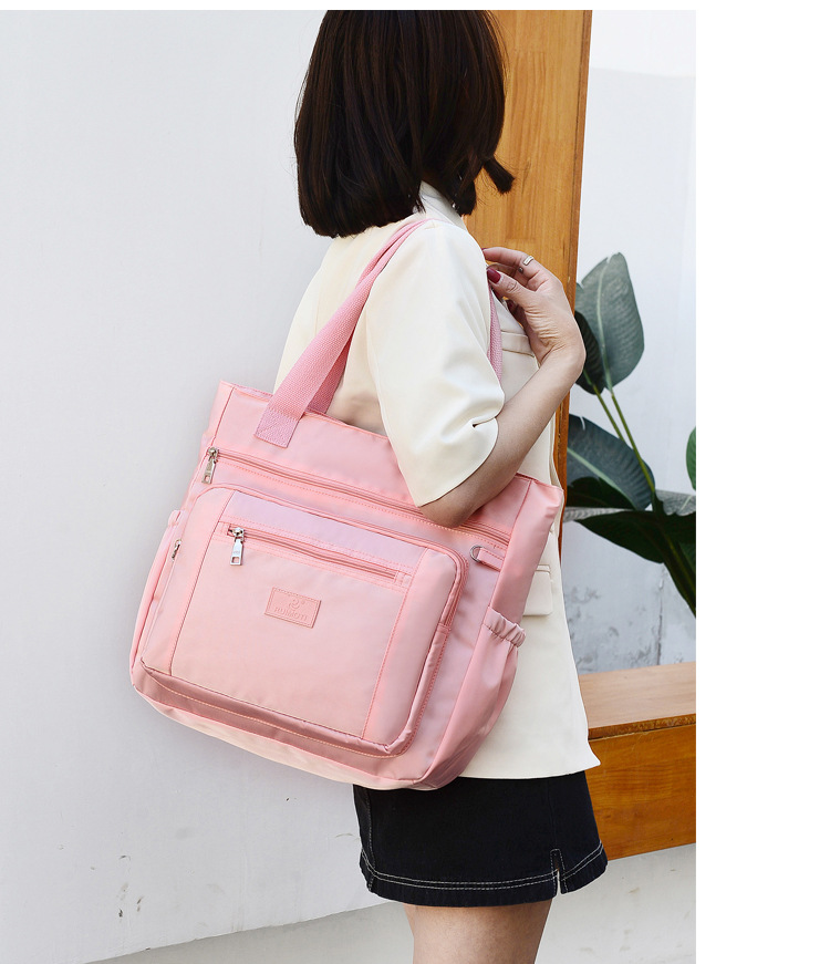 Women's Medium Autumn&winter Nylon Solid Color Fashion Square Zipper Square Bag display picture 1