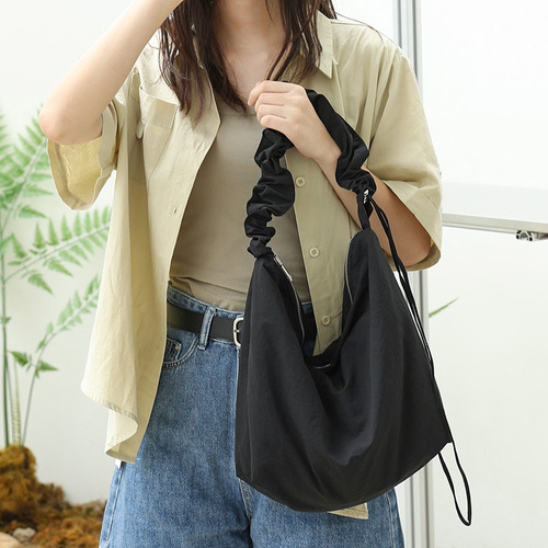 Japanese casual drawstring handbag ins small fresh pleated shoulder women's bag Internet celebrity fashion nylon cloth crossbody bag