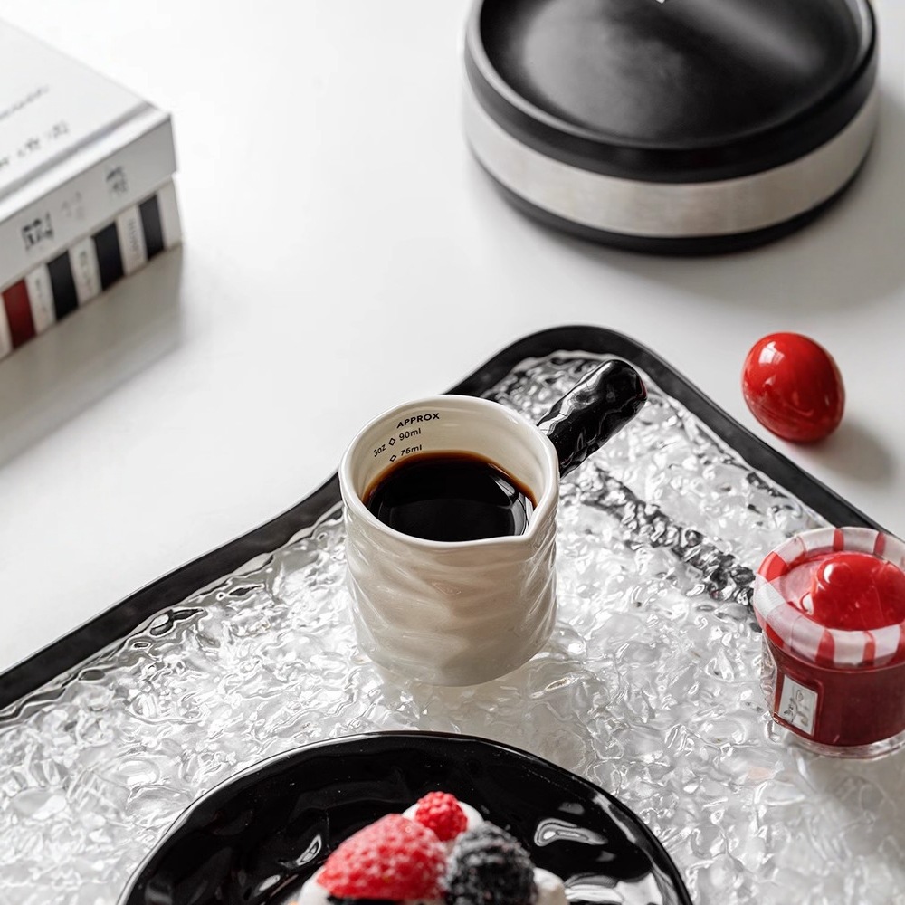 Taza de leche pequeña de café de alto valor ins con frasco de leche de escala Taza de extracto de espresso Taza medidora de cerámica con pezones