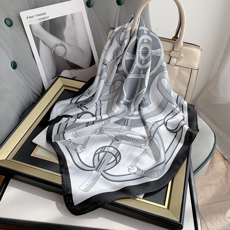 Pañuelo de seda bufanda cuadrada de alto grado de seda artificial Impresión de letras 70 pequeña bufanda cuadrada moda simple satén bufanda profesional personalización