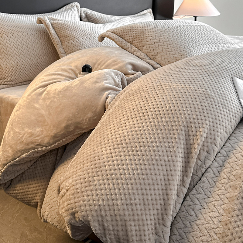 Otoño e invierno engrosado tallado cama de terciopelo de leche cuatro piezas con sábanas de terciopelo de franela de coral tres piezas con ropa de cama
